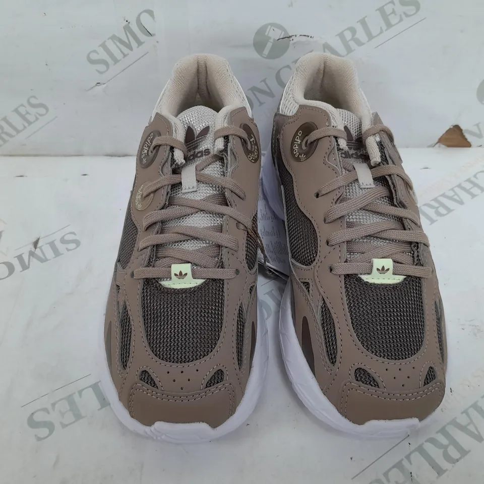 PAIR OF ADIDAS ASTIR LACE UP TRAINERS IN BROWN - UK 1