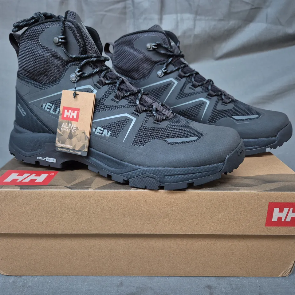 BOXED PAIR OF HELLY HANSEN CASCADE MID ANKLE BOOTS IN BLACK UK SIZE 10