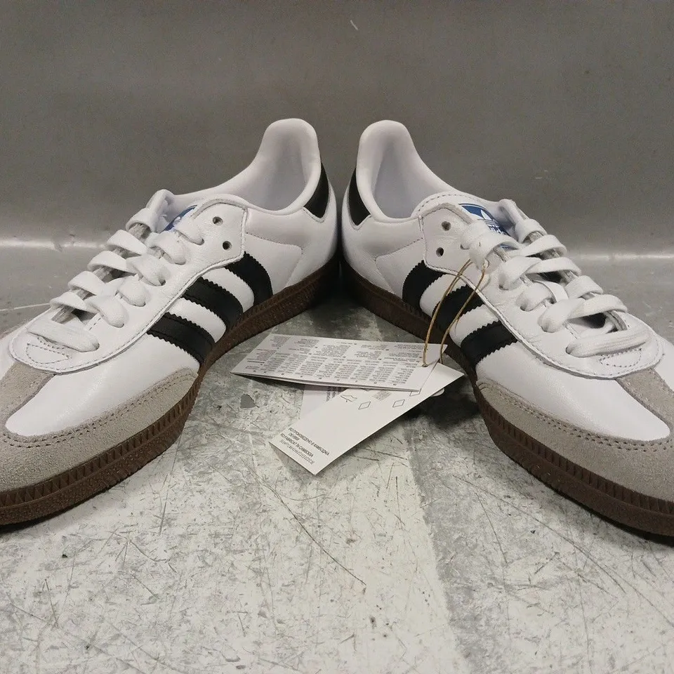 PAIR OF ADIDAS SAMBA OG SHOES IN WHITE/BLACK SIZE UK 6