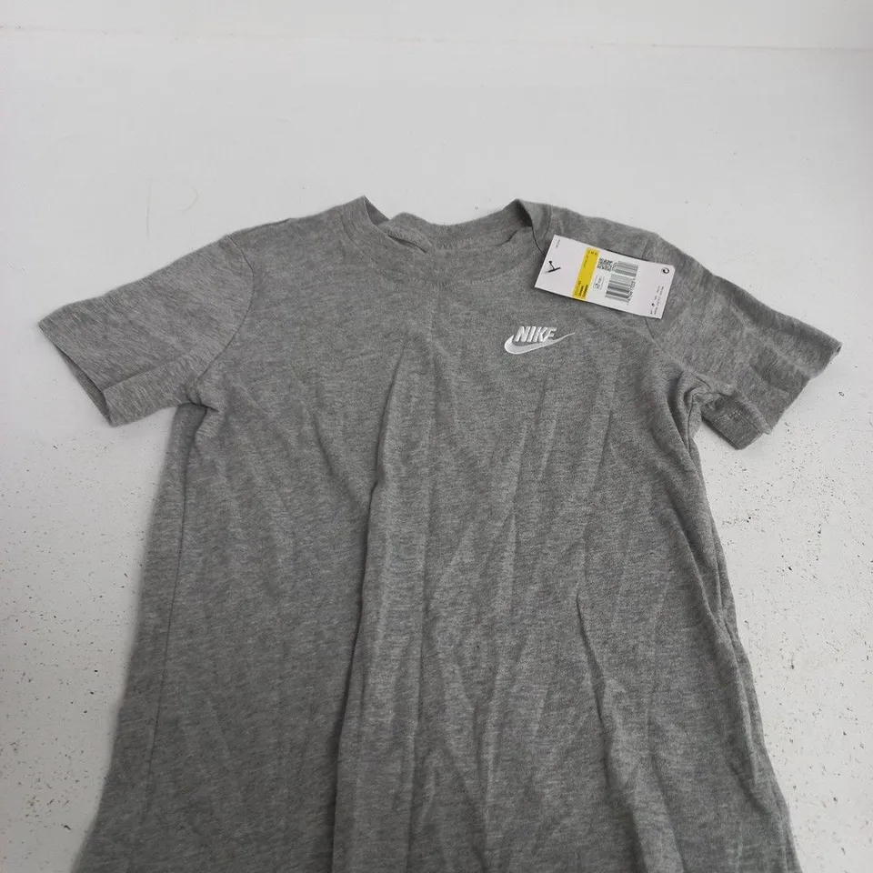 NIKE WOMENS GREY T-SHIRT - SMALL PETITE