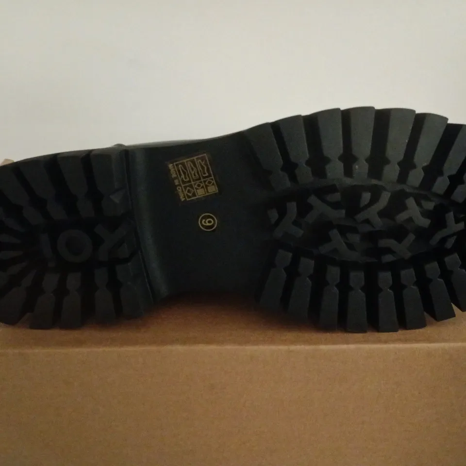 BOXED PAIR OF KOI FREEDOM BLACK SQUARE TOE BOOTS - SIZE 9