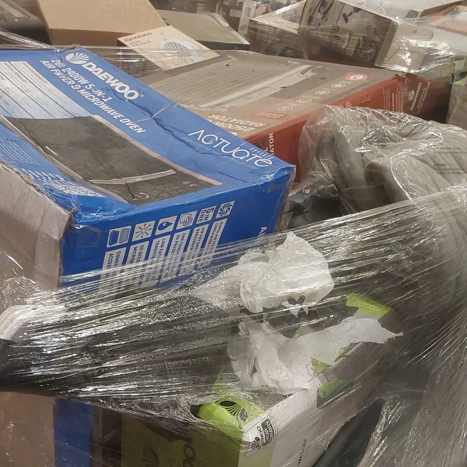 PALLET CONTAINING A VERY LARGE QUANTITY OF ASSORTED ELECTRIC ITEMS INCLUDING: DAEWOO AIR CONDITIONER, VACUUM CLEANER, AIRFRYER/MICROWAVE ECT