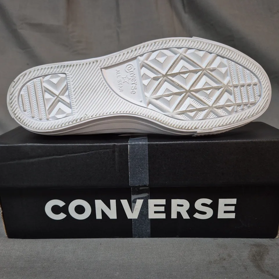 BOXED PAIR OF CONVERSE SHOES WHITE/ROSE UK SIZE 4.5