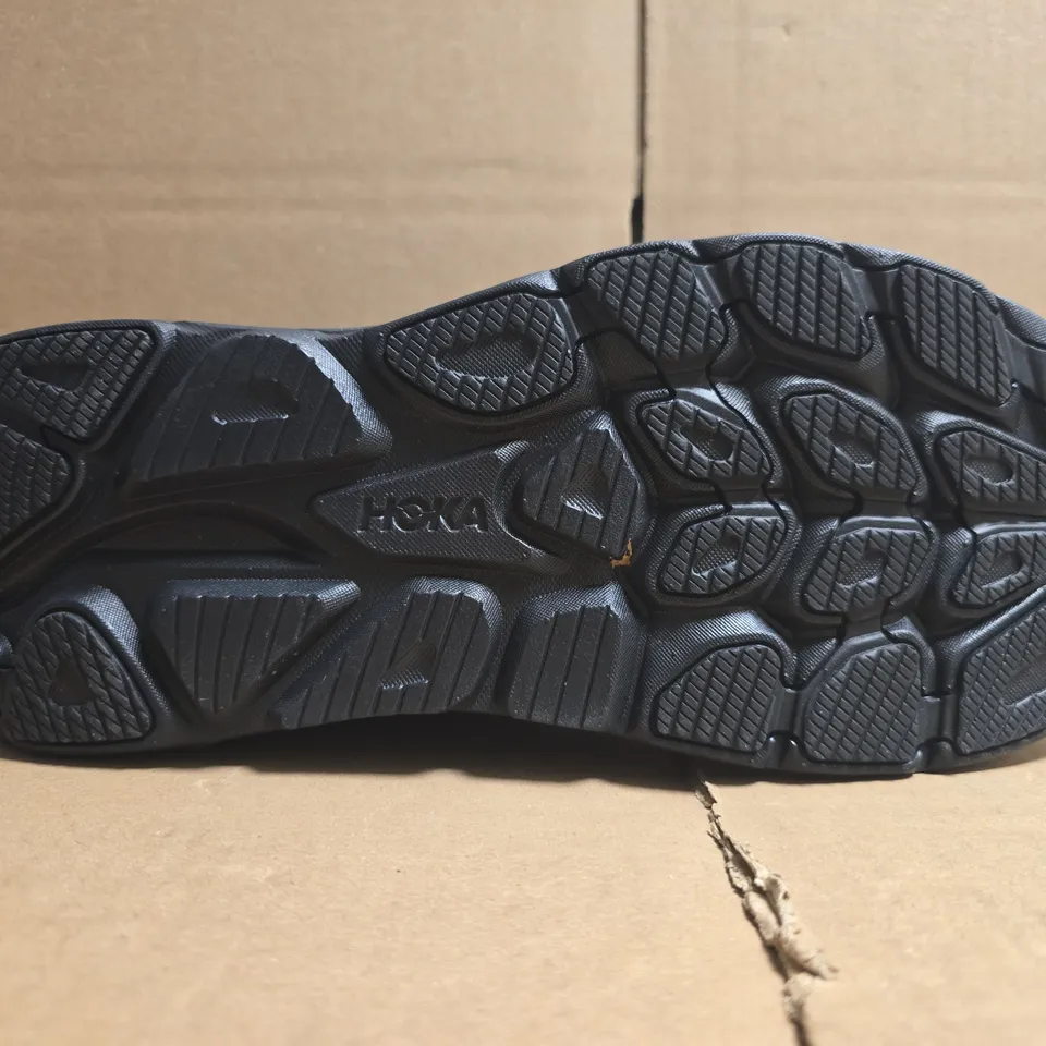 BOXED PAIR OF HOKA TRAINERS IN BLACK SIZE UK 9.5