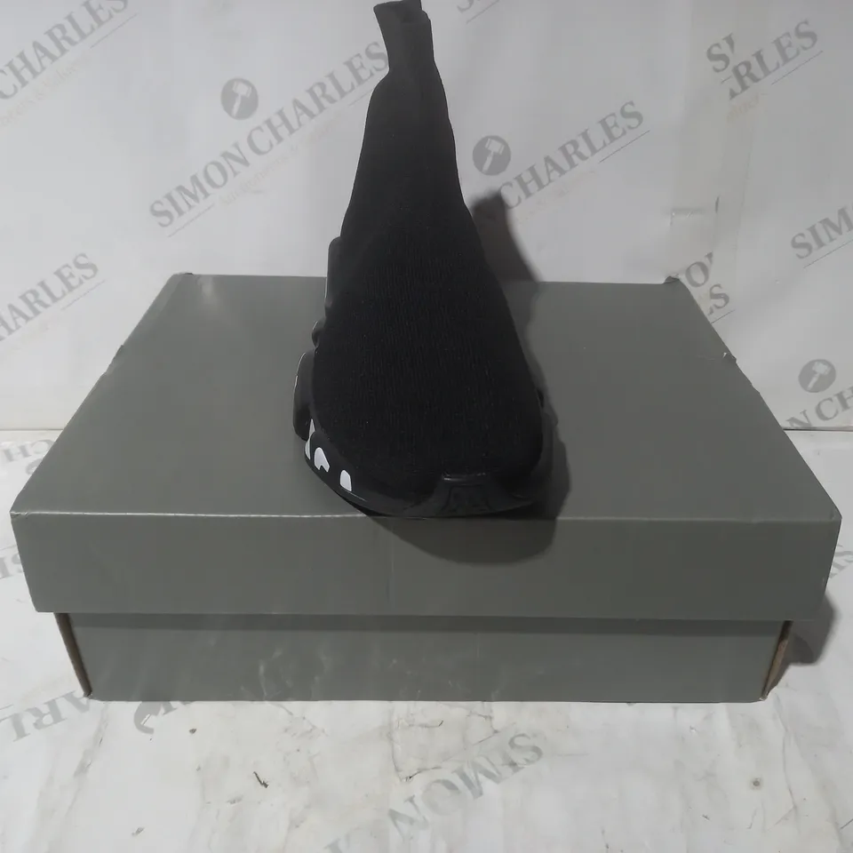 BOXED PAIR OF BALENCIAGA SHOES IN BLACK EU SIZE 43