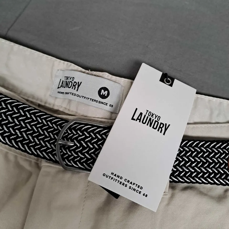 TOKYO LAUNDRY FORIO SHORTS IN FRENCH OAK - MEDIUM