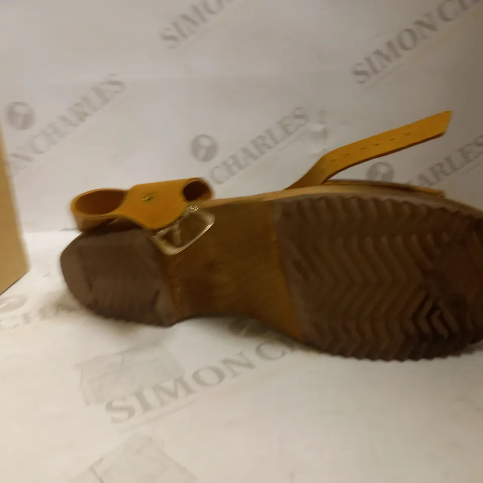 KITTY CLOGS STUDIO FIKA OCHRE 30MM HEEL - SIZE 40