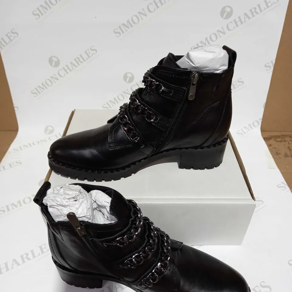 MODA COLEENE BOOT BLACK - SIZE 6.5