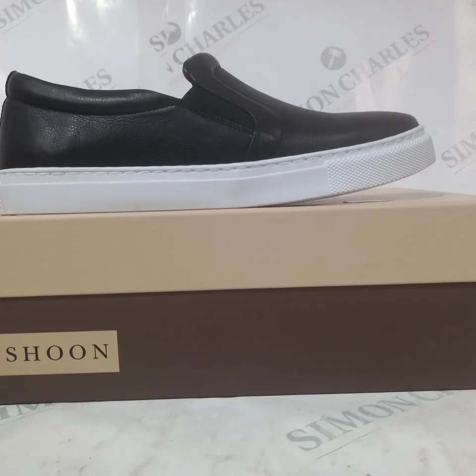 BOXED PAIR OF SHOON EIDOLON TRAINERS IN BLACK SIZE 6