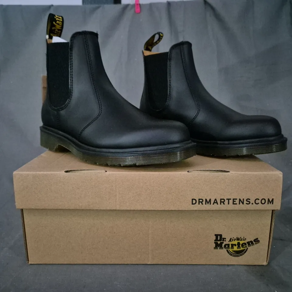 BOXED PAIR OF DR MARTENS 2976 ANKLE BOOTS IN BLACK UK SIZE 5