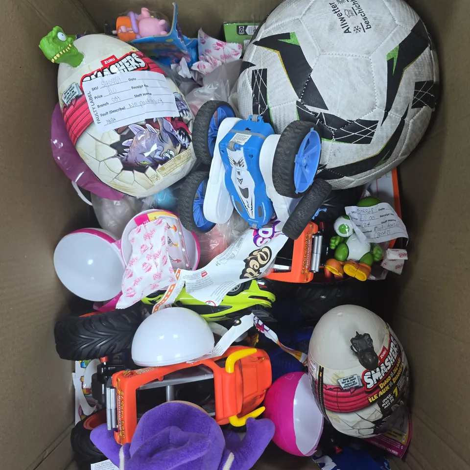 APPROXIMATELY 15 ASSORTED TOYS & GAMES PRODUCTS TO INCLUDE FOOTBALL, PLUSH TOY, RC CAR ETC