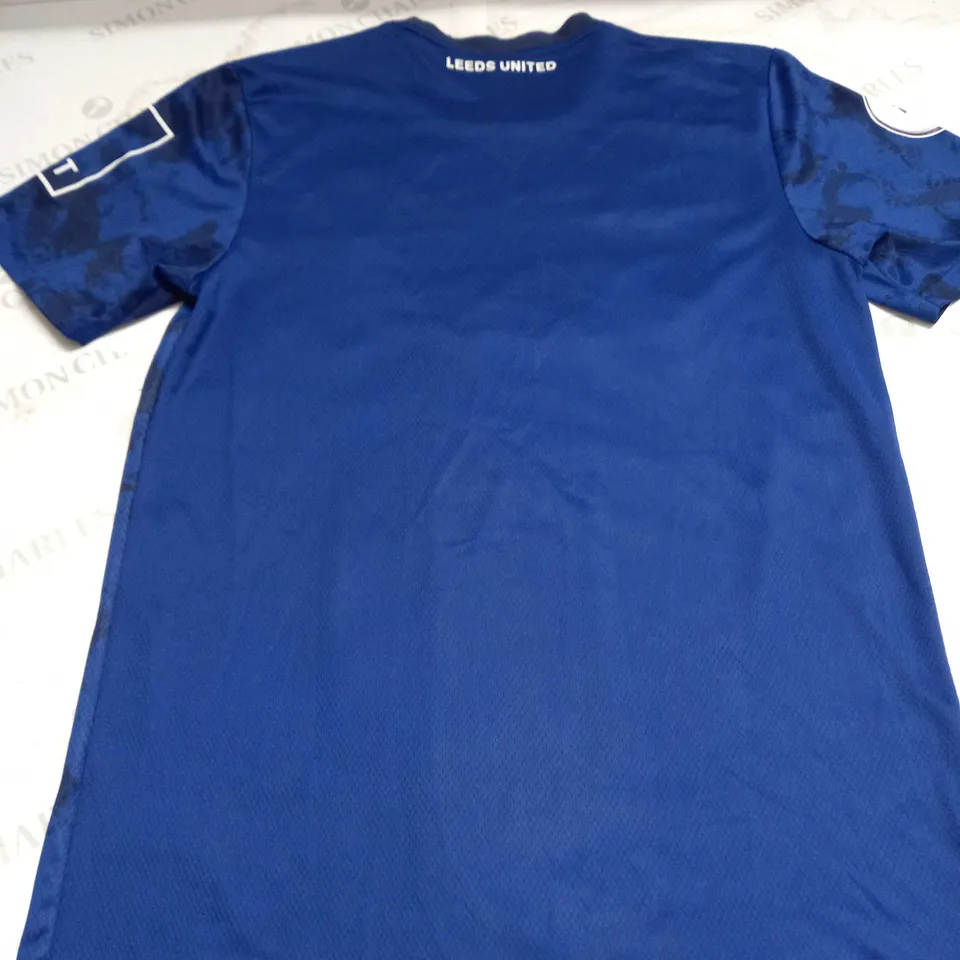LEEDS UNITED FC AWAY SHIRT SIZE M