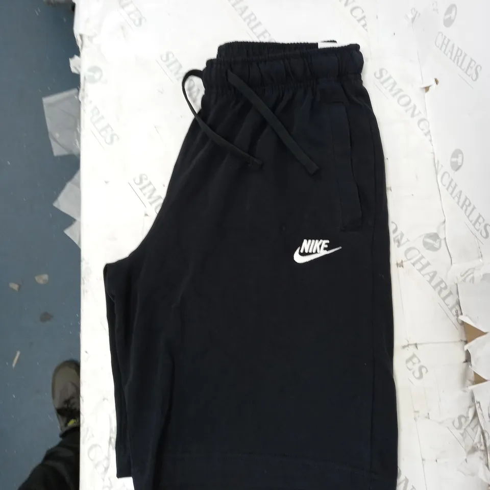 MENS BLACK NIKE SHORTS - SMALL 