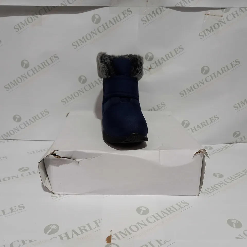 COOPERS NAVY LADIES ARTIC WINTER BOOTS - UK 4