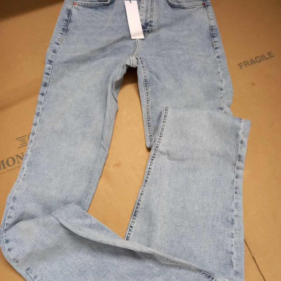 TOPSHOP JAMIE FLARE LIGHT DENIM JEANS - SIZE EU28 L32