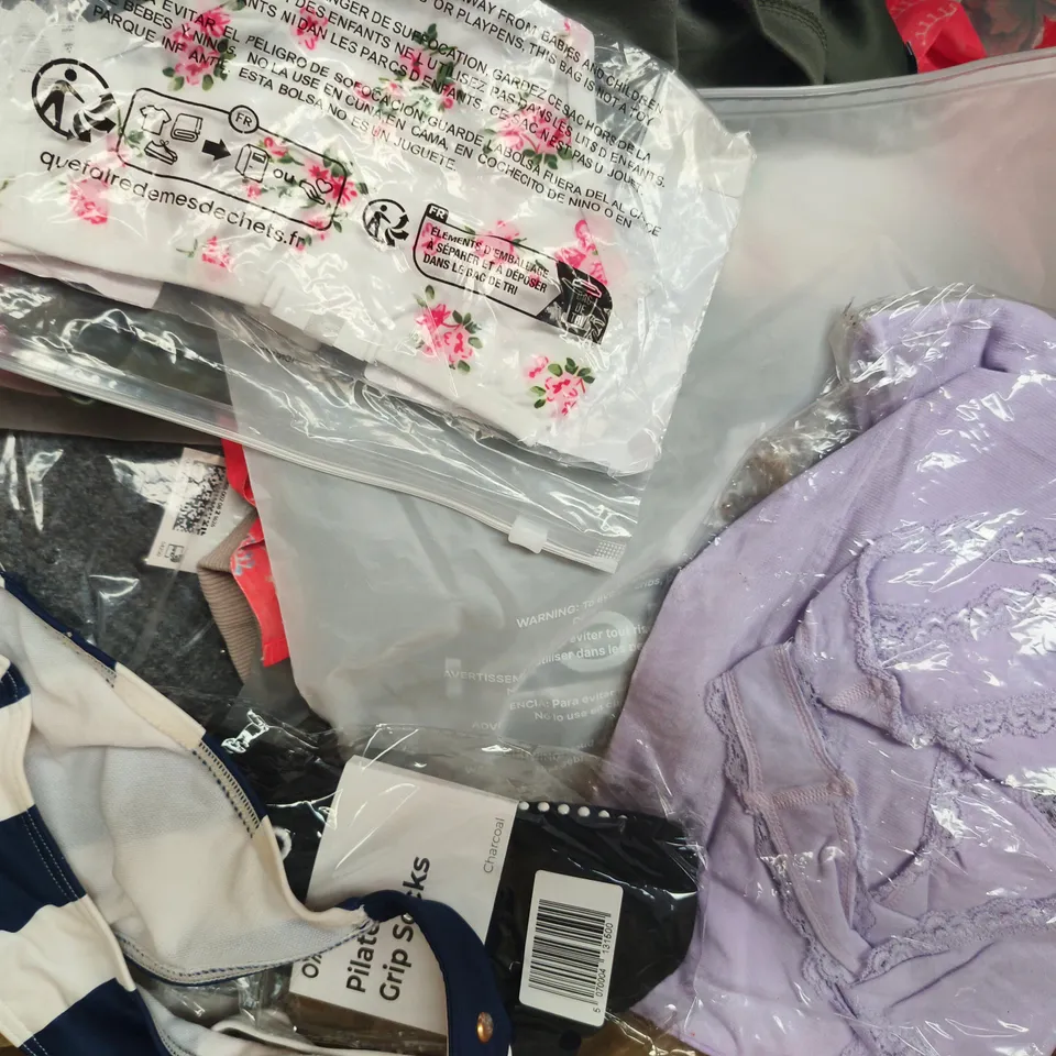 APPROXIMATELY 20 ASSORTED CLOTHING AND FASHION PRODUCTS IN VARIOUS STYLES AND SIZES - COLLECTION ONLY