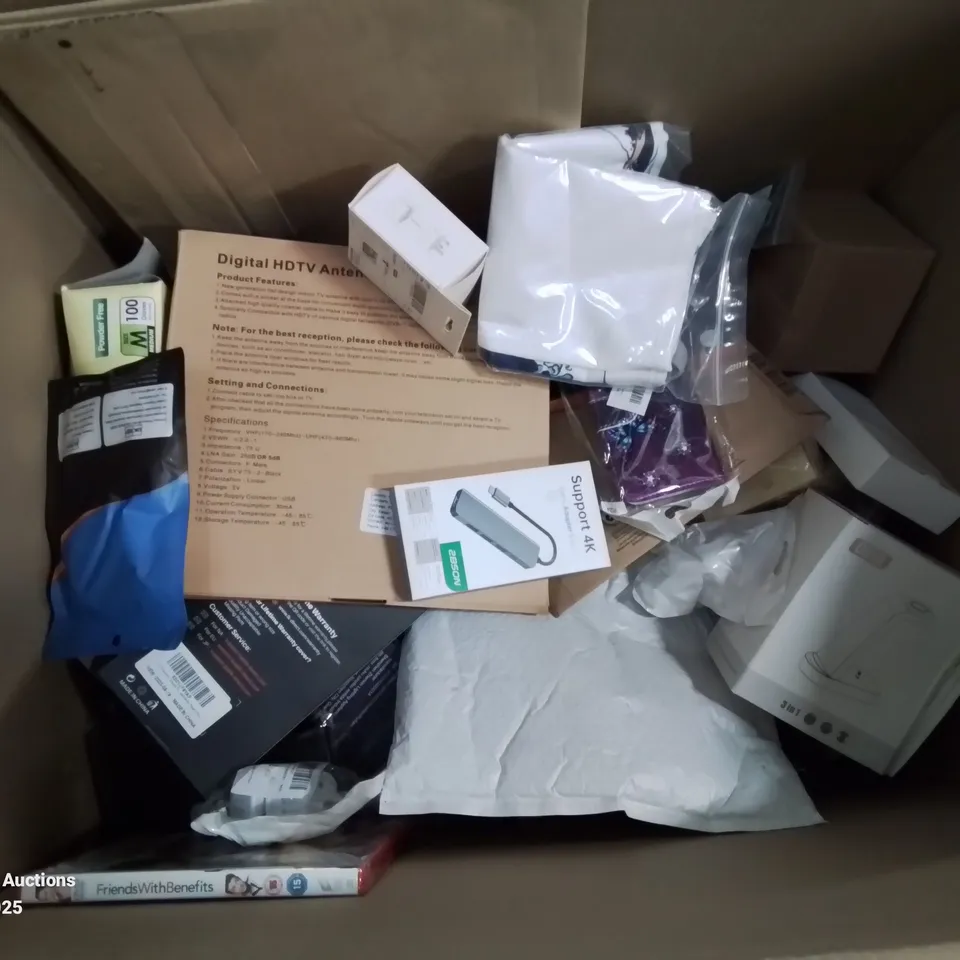 BOX CONTAINING LARGE AMOUNT OF BOXED ELECTRICAL ITEMS TO INCLUDE: INDOOR CAMERA, PHONE SCREEN PROTECTION COVERS, PHONE CHARGERS, CHRISTMAS LIGHTS ETC.