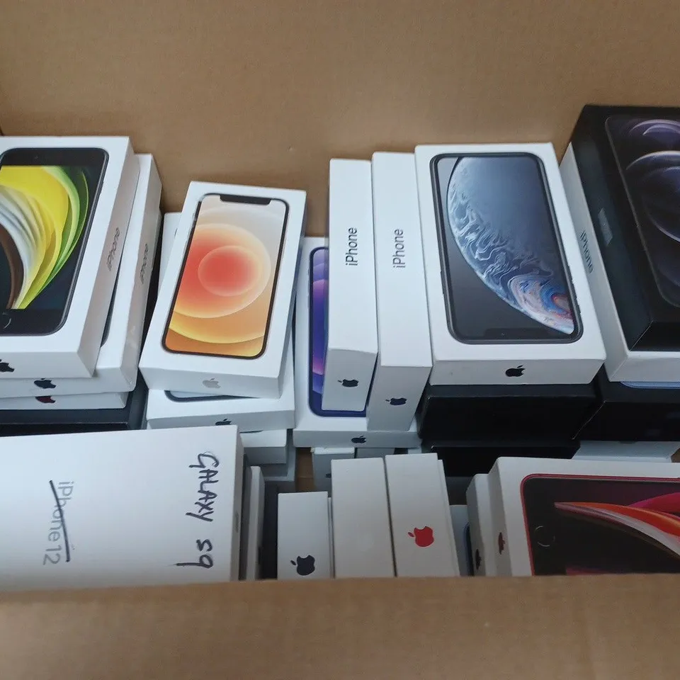 APPROXIMATELY 40 APPLE IPHONE DISPLAY CASES