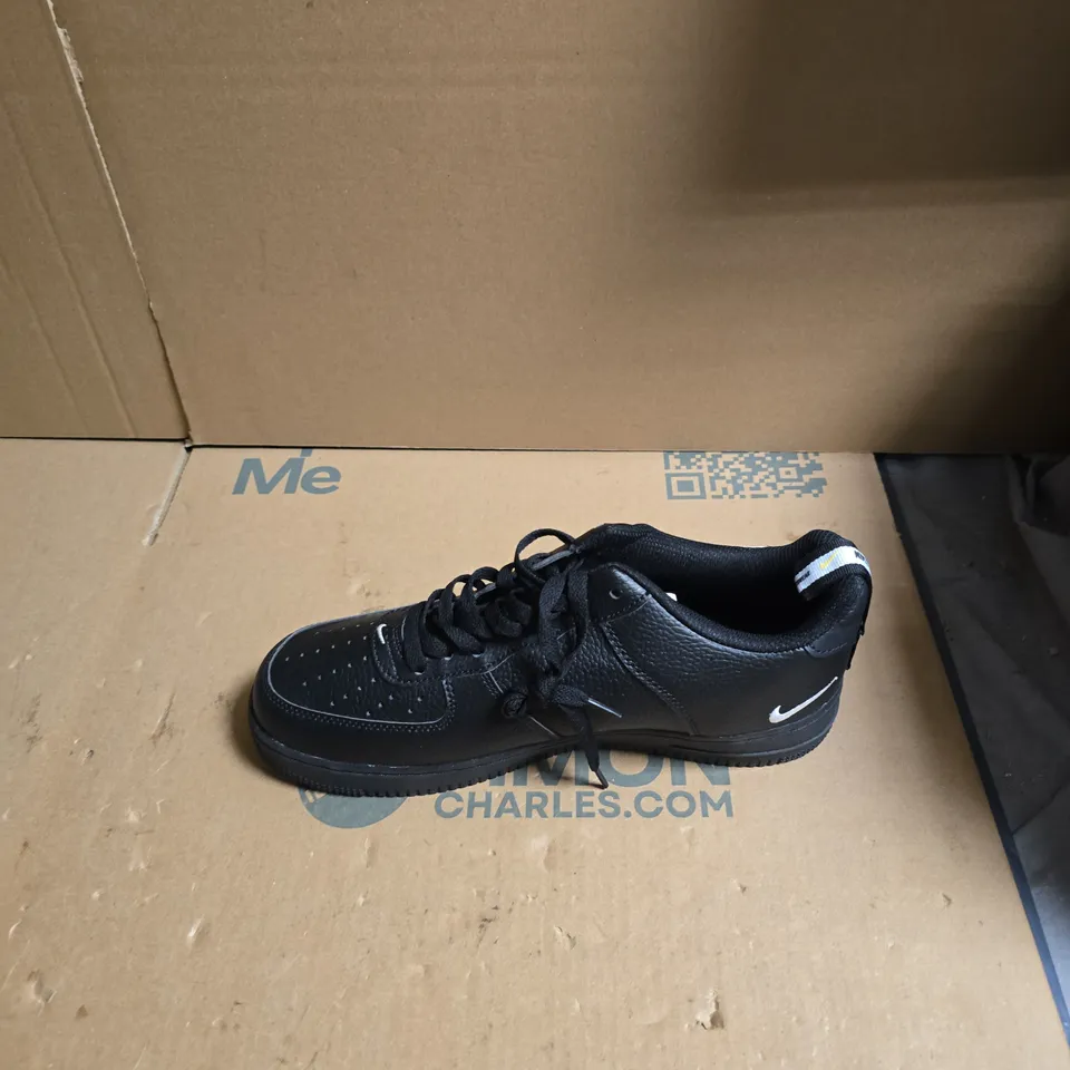 NIKE AIR LOW BLACK LEATHER SNEAKER – UK SIZE 9