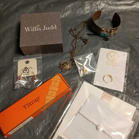 APPROXIMATELY 15 ASSORTED JEWELLERY PRODUCTS TO INCLUDE EARRINGS, WATCH, BRACELETS ETC 