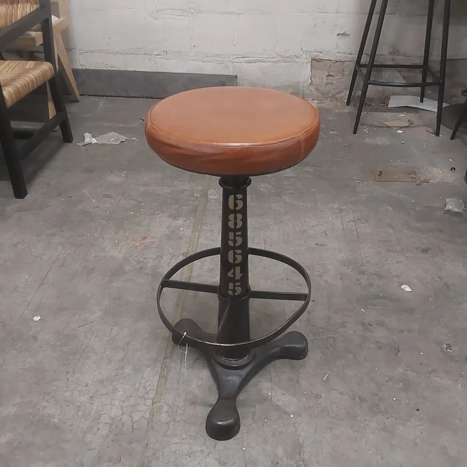 SINGER BAR STOOL - TAN LEATHER ROUND SEAT - METAL BASE - 67CM