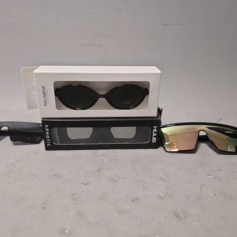APPROXIMATELY 15 ASSORTED VISION CARE ITEMS TO INCLUDE - SUNGLASSES , GOGGLES , CARRY CASES ETC