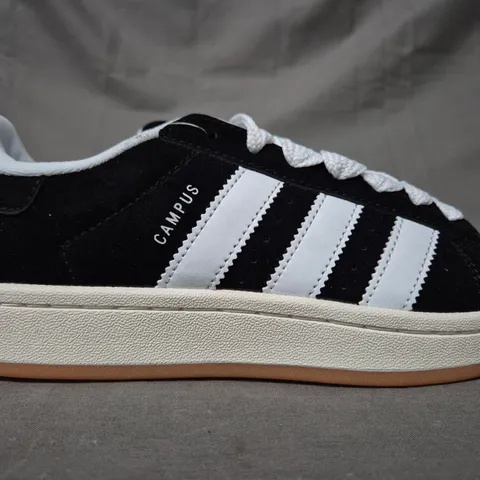 BOXED PAIR OF ADIDAS CAMPUS SHOES IN BLACK/WHITE UK SIZE 6