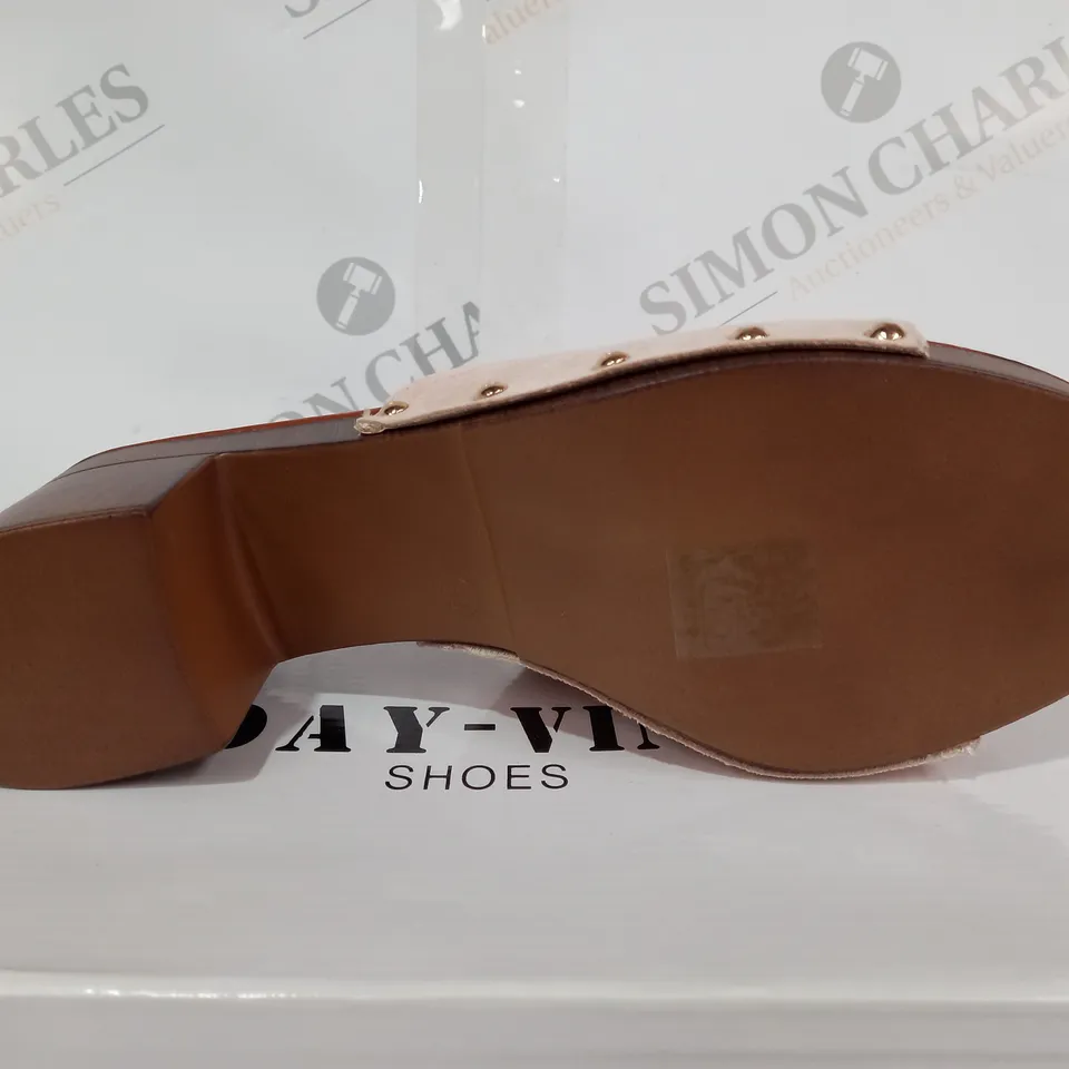 DAY-VINE BEIGE OPEN TOE SHOES - SIZE EU40