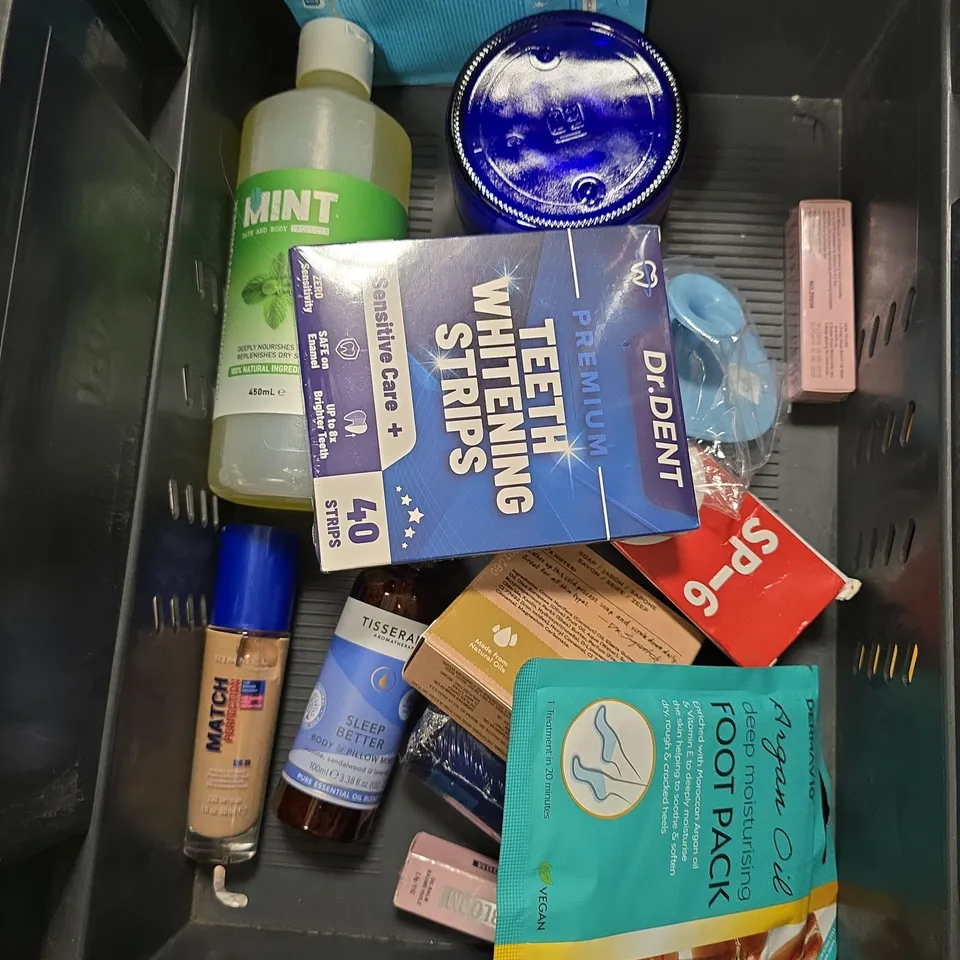 APPROXIMATEY 20 ASSORTED HEALTH AND BEAUTY PRODUCTS TO INCLUDE - CETAPHIL RICH NIGHT CREAM - BOOST LAB HYDRO BOOST SERUM - NATURIM GLOW GETTER BODY BUTTER - ETC