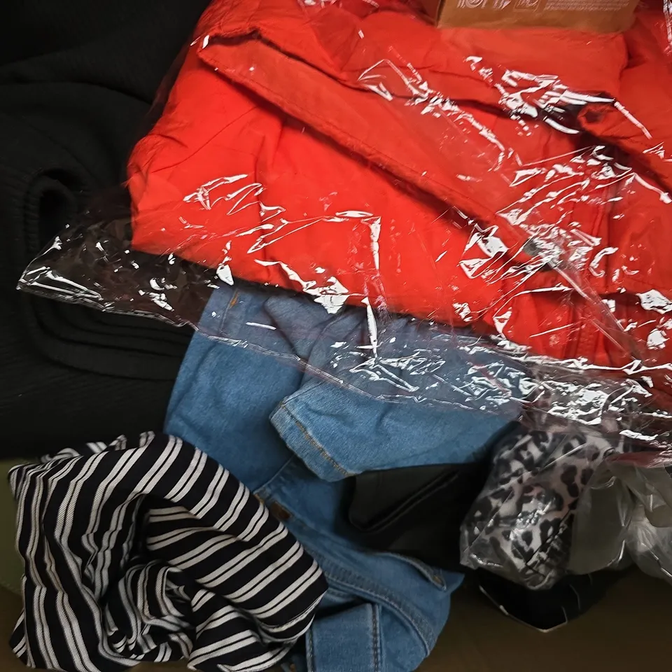 APPROXIMATELY 25 ASSORTED CLOTHING AND FASHION PRODUCTS IN VARIOUS STYLES AND SIZES - COLLECTION ONLY