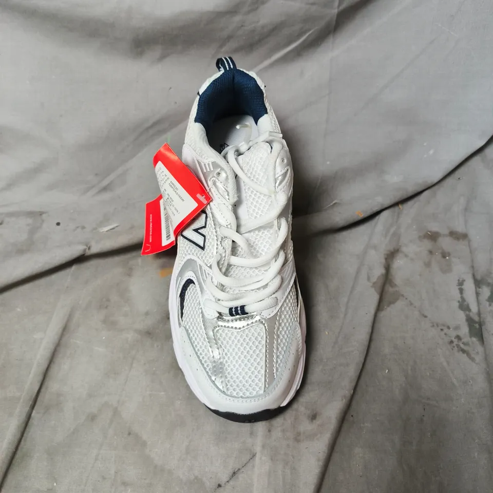 UNBOXED NEW BALANCE 530 SNEAKERS – WHITE & SILVER WITH NAVY INTERIOR UK SIZE 5