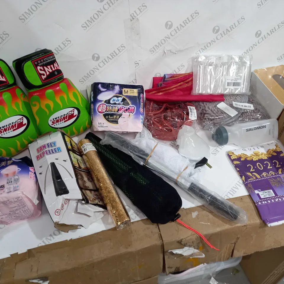 BOX OF ASSORTED ITEMS TO INCLUDE: BOXING GLOVES, FAN FLY REPELLER, TRAVEL BOTTLE SET, SALOMON BOTTLE ETC