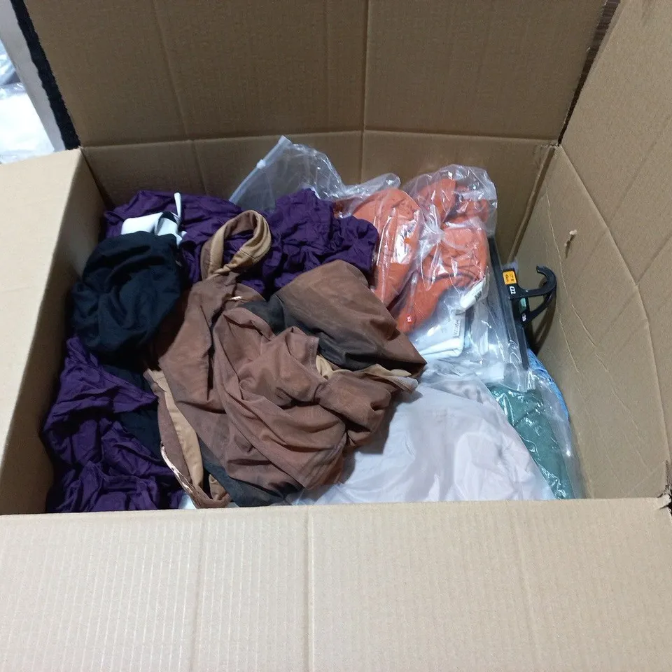 LARGE QUANTITY OF ASSORTED CLOTHING ITEMS TO INCLUDE TRUE CLASSICS, AUTONOMY AND NEXT