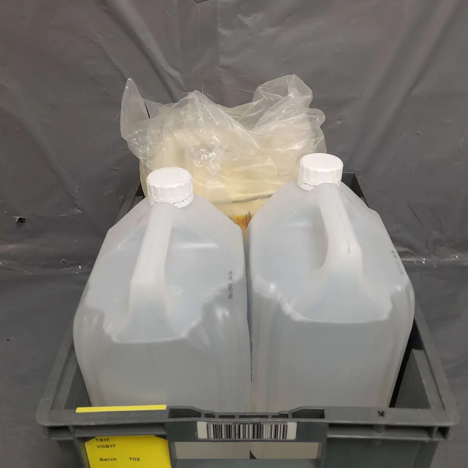 TOTE OF 3 ASSORTED CLEANING TUBS TOO INCLUDE WHITE VINEGAR AND COMFORT FABRIC CONDITIONER - COLLECTION ONLY 