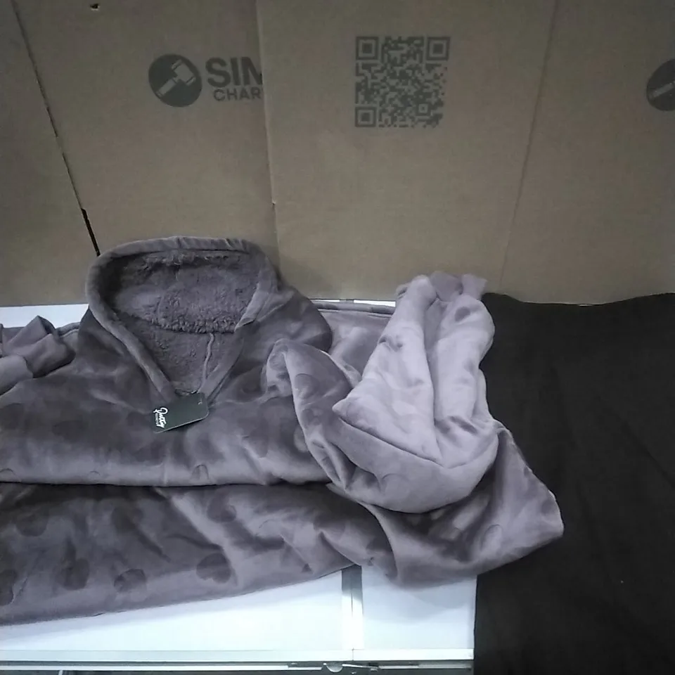 A PALLET TO CONTAIN APPROXIMATELY 70 WOMENS DESIGNER CLOTHES WHICH INCLUDE;JD WILLIAMS PANTS, PRETTY SECRETS OVER SIZED HOODIES ETC