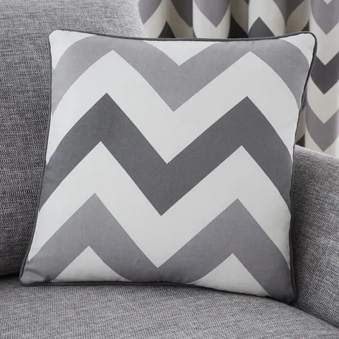 BAGGED CHEVRON SQUARE SCATTER CUSHION INFILS - SET OF 4
