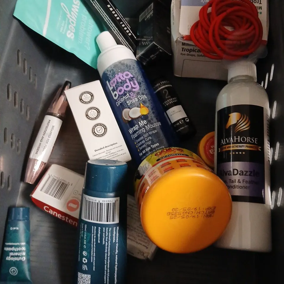 APPROXIMATEY 20 ASSORTED HEALTH AND BEAUTY PRODUCTS TO INCLUDE - GLOVED SOFT NUDE - OUAI CONDITIONER - QUASI COLLAGEN SEALING MASK - ETC
