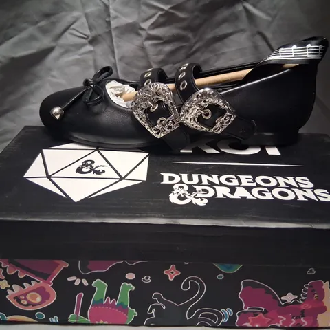 BRAND NEW BOXED KOI X DUNGEONS AND DRAGONS SONG OF REST BARD FLATS BLACK SIZE 7