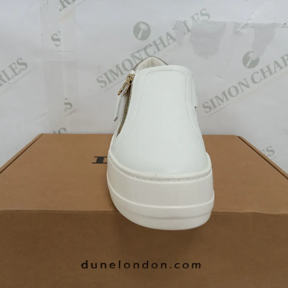 BOXED PAIR OF DUNE LONDON WHITE PLATFORM ZIP UP TRAINERS - EU 37