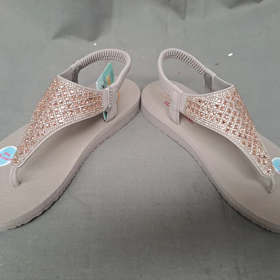 BOXED PAIR OF CALI FROM SKECHERS TOE-POST SANDALS IN STONE W. JEWEL EFFECT UK SIZE 4