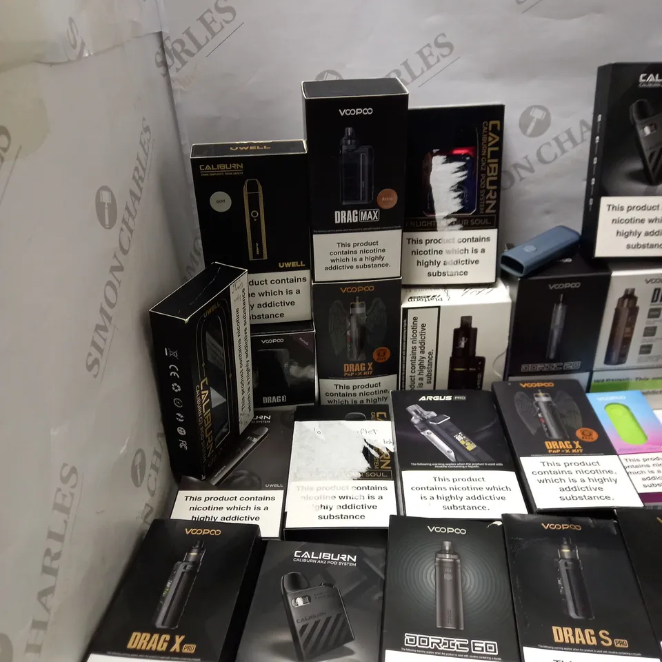 LOT OF APPROX 35 E-CIGARETTE ITEMS TO INCLUDE VOOPOO VINCI , ARGUS XT KIT CARBON FIBER , OXVN XLIM X-TREME FLAVOUR , ETC