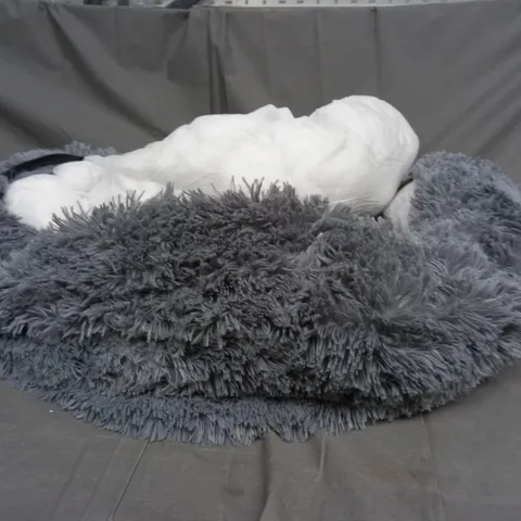 COZEE PAWS ODOUROLOGY FLUFFY GREY ROUND PET BED MEDIUM