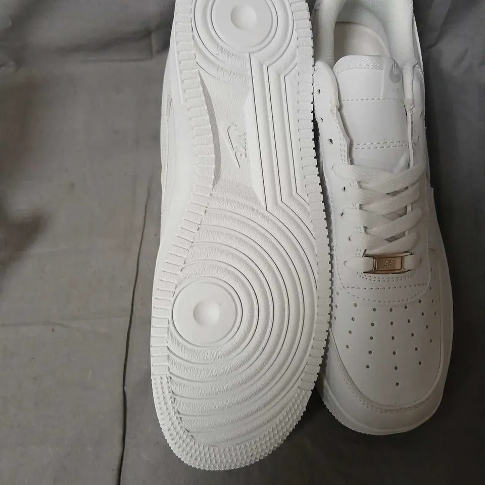 NIKE AIR FORCE 1 LOW WHITE SNEAKERS – UK 8.5 (US 9.5) – MEN’S