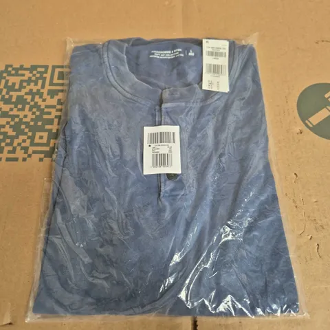 BAGGED ABERCROMBIE AND FITCH CLASSIC TEE - SIZE L 