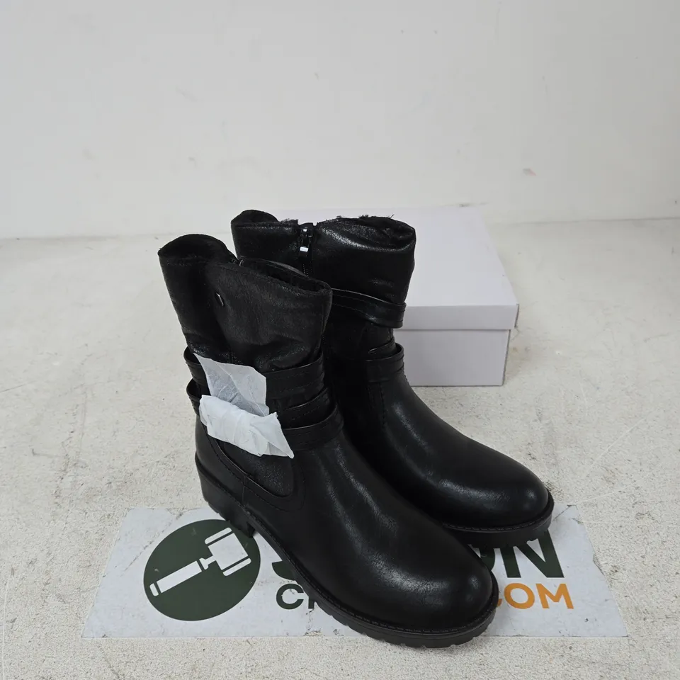 E. SHOES BY EMMA – ALICE BLACK LEATHER ANKLE BOOTS, UK 8 (BOXED)