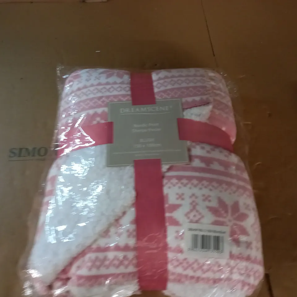 DREAMSCENE NORDIC PRINT SHERPA THROW IN BLUSH - 150 X 180CM