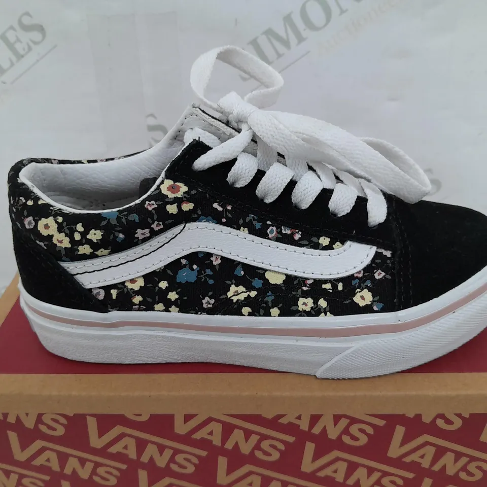 BOXED PAIR OF VANS OLD SKOOL TRAINERS IN BLACK/WHITE WITH FLORAL DESIGN - JNR UK 11