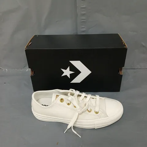 BOXED PAIR OF CONVERSE LOW OX UK 5.5