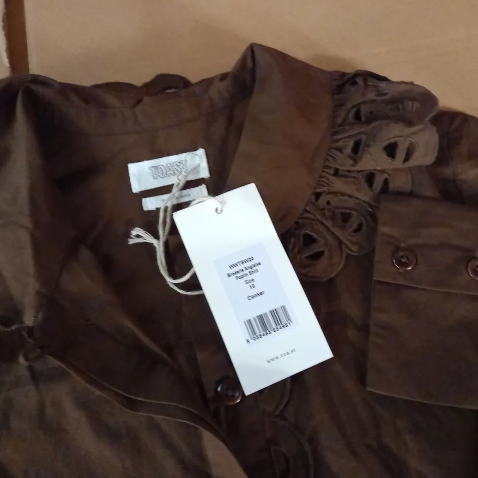 TOAST BRODERIE ANGLAISE POPLIN SHIRT IN CONKER - 10