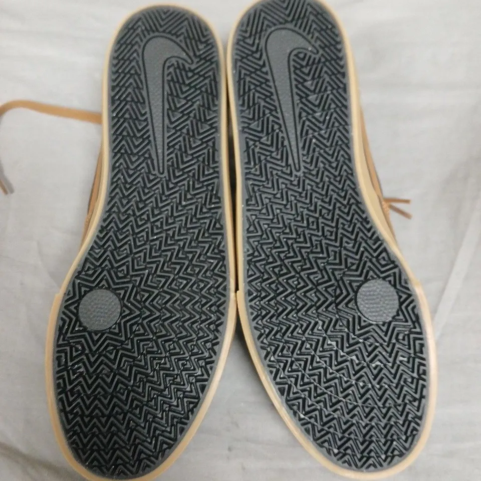 NIKE SB CHRON 2 CNVS SNEAKERS – ALE BROWN/BLACK, UK 10